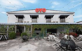 Oyo 778 Bmw 2 Hotel
